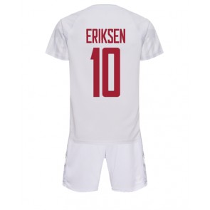 Danmark Christian Eriksen #10 Replika Babytøj Udebanesæt Børn VM 2022 Kortærmet (+ Korte bukser)